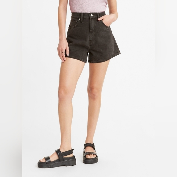 Levi's Pants - Nwt Levi's High Waist Mom Short Wonderful Black Size 25